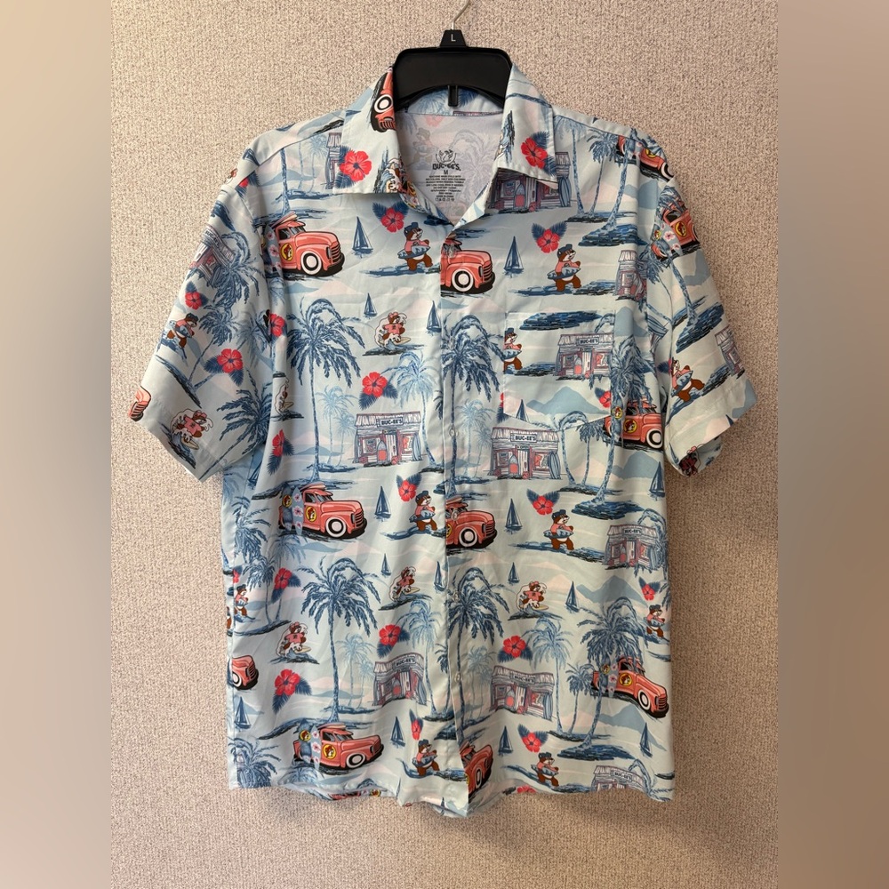 Bucee's Mens size‎ Medium Hawaiian Button Shirt Beaver Blue Floral Truck Surf
